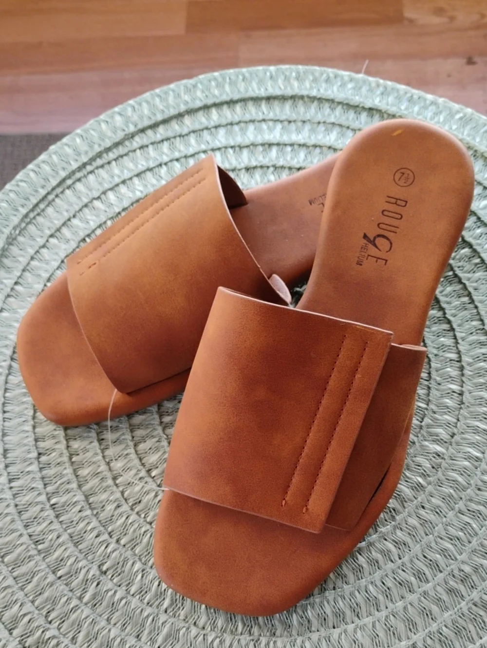 NWOT ROUGE HELIUM WOMEN'S SANDALS